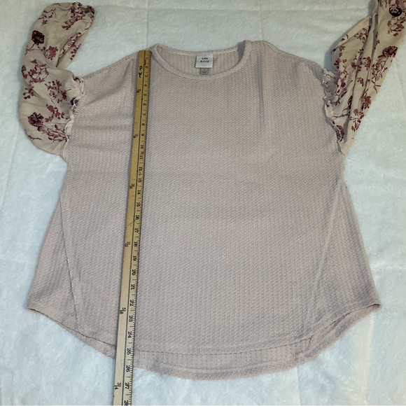 Cream Knit Top with Floral Sleeves - Picture 4 of 6
